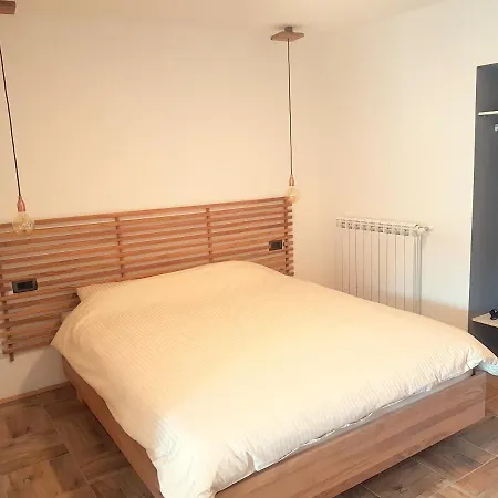 Pensión Wine Cellar